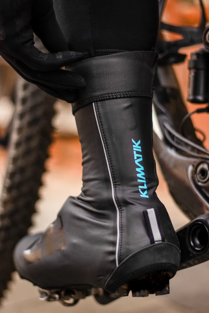 Alex in winter Ale 2025 stationary shoe covers